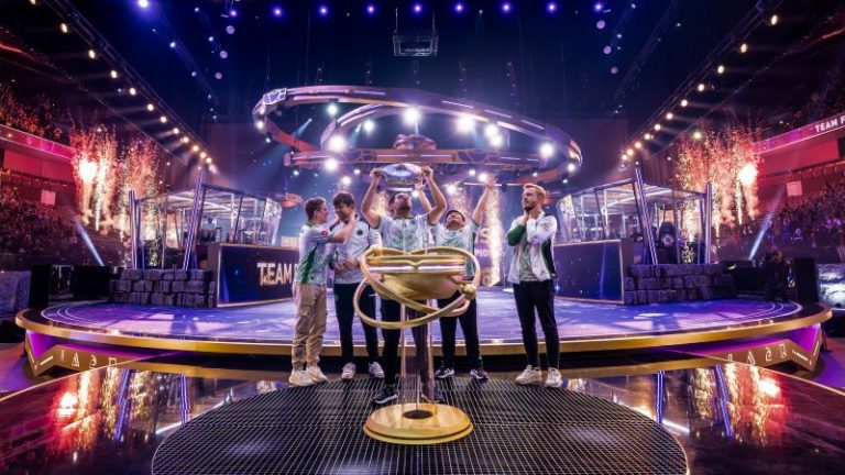 Team Falcons — чемпионы The International 2025